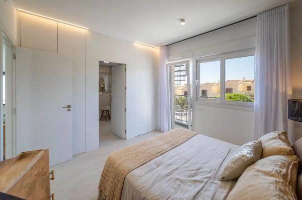 Chalet adosado en calle las Sabinas