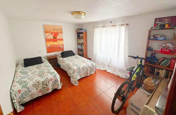 Chalet pareado en plaza Magdalena, 2