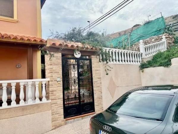 Chalet adosado en calle Comunidad Valenciana