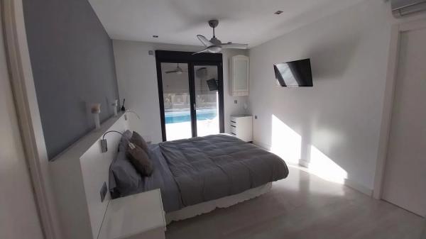 Casa independiente en avenida de Ultramar, 107