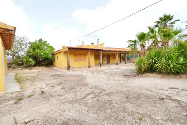 Casa independiente en plaza Poligono 9, 26