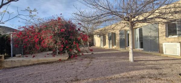 Casa independiente en calle Río Volga
