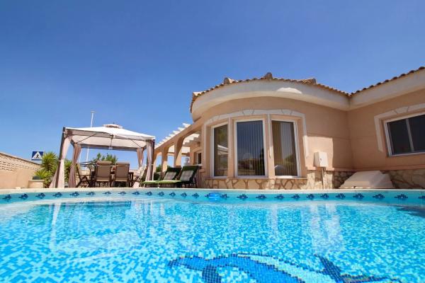 Casa independiente en calle Novelda, 6