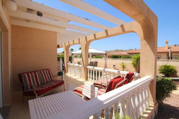 Casa independiente en calle Novelda, 6