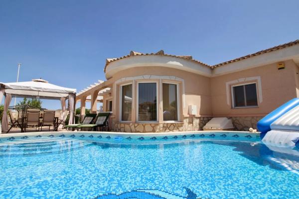 Casa independiente en calle Novelda, 6