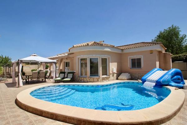 Casa independiente en calle Novelda, 6