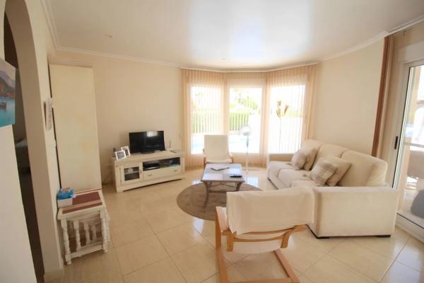 Casa independiente en calle Novelda, 6