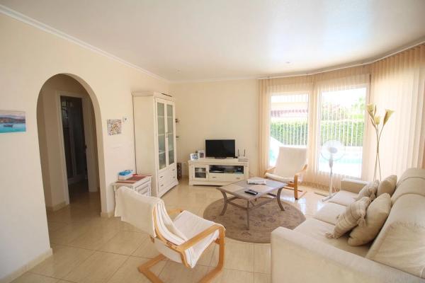 Casa independiente en calle Novelda, 6