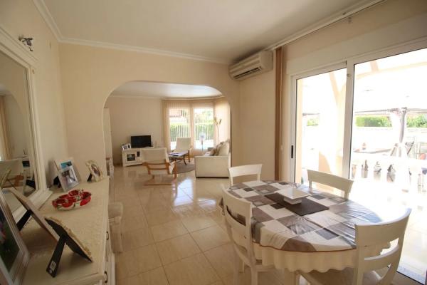 Casa independiente en calle Novelda, 6