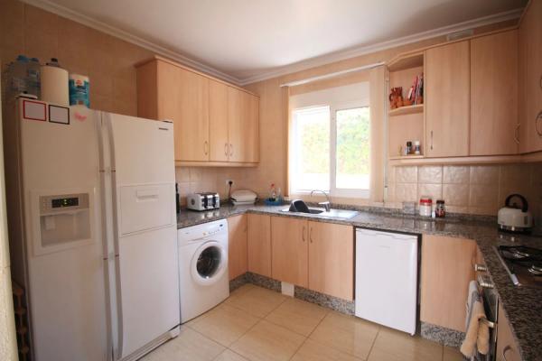 Casa independiente en calle Novelda, 6