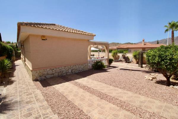 Casa independiente en calle Novelda, 6