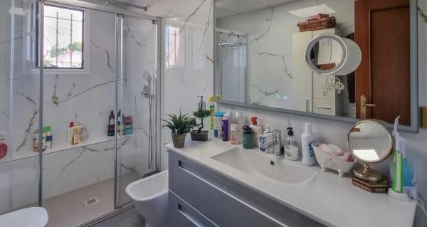 Casa independiente en calle de Gijon