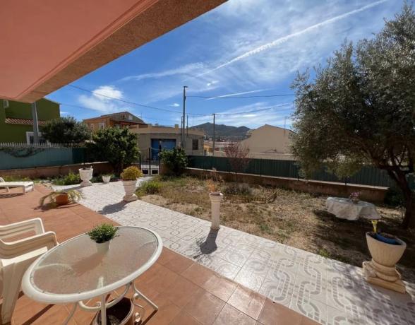 Casa independiente en avenida Constitució, 8