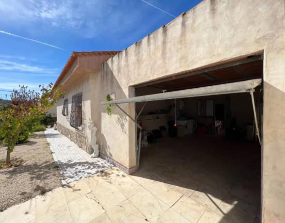 Casa independiente en avenida Constitució, 8