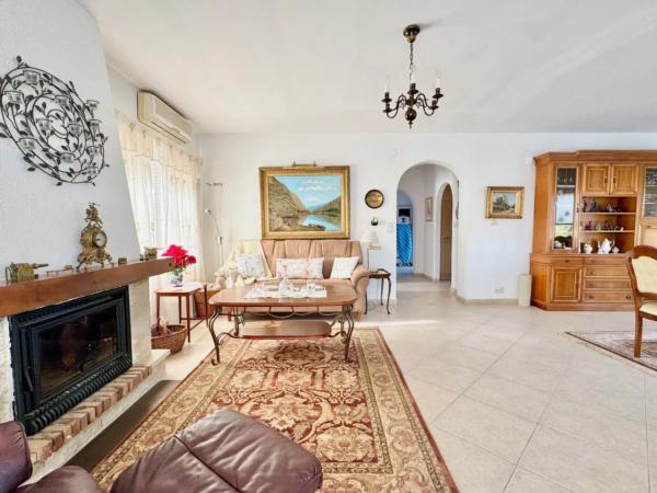 Casa independiente en avenida Llimeres, 20