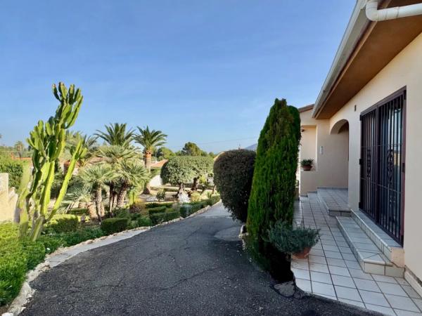 Casa independiente en avenida Llimeres, 20