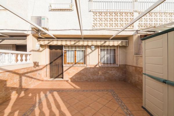 Chalet adosado en calle Jazmines, 36