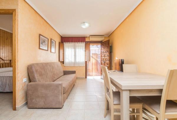 Chalet adosado en calle Jazmines, 36