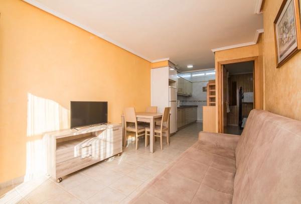 Chalet adosado en calle Jazmines, 36