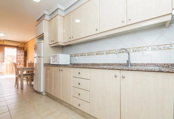 Chalet adosado en calle Jazmines, 36