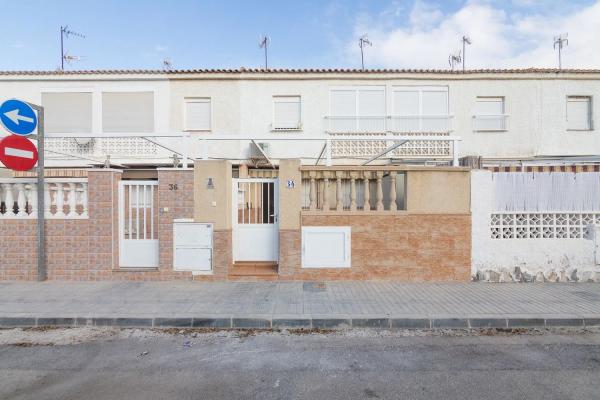 Chalet adosado en calle Jazmines, 36