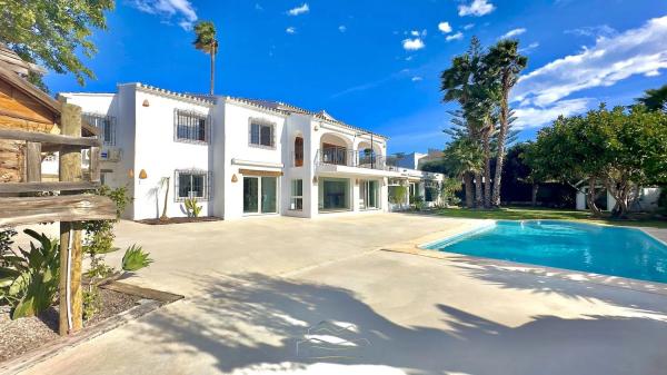 Casa independiente en calle Lago Onega