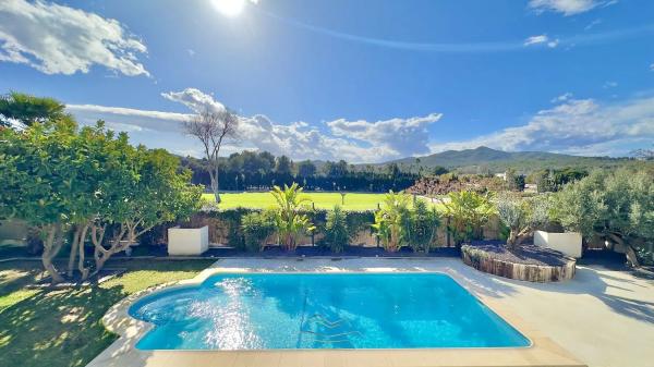 Casa independiente en calle Lago Onega