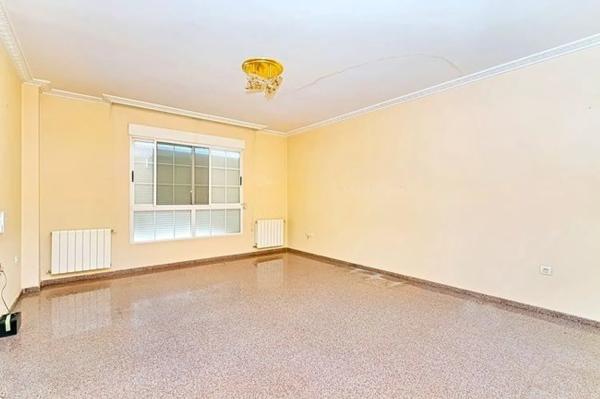 Chalet pareado en avenida de Villena