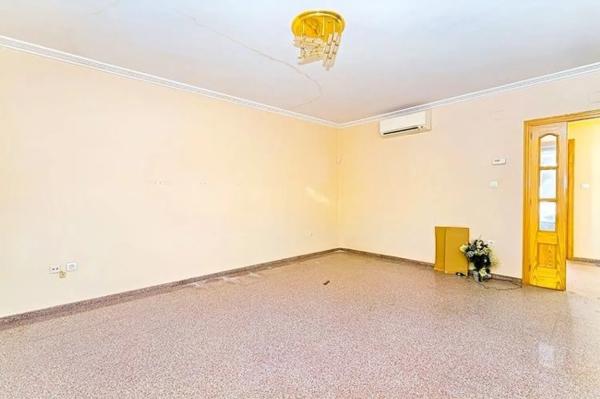 Chalet pareado en avenida de Villena