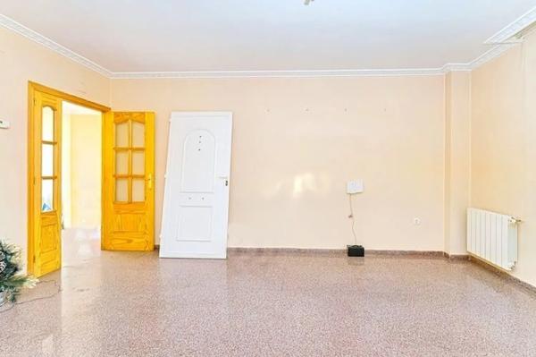 Chalet pareado en avenida de Villena