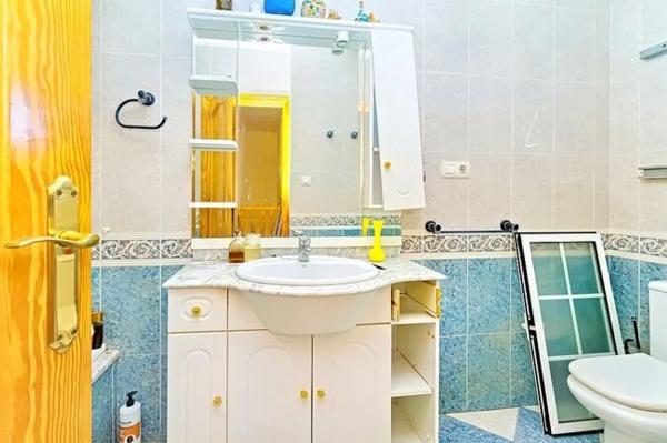 Chalet pareado en avenida de Villena