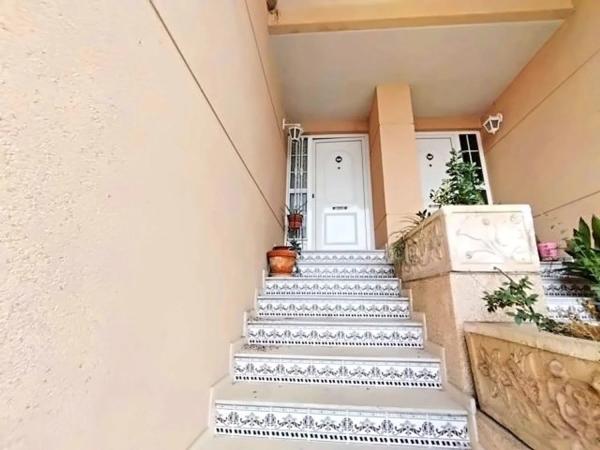 Chalet pareado en avenida de Villena