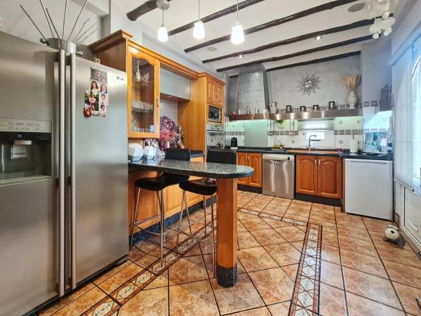 Casa independiente en avenida Colegio Miguel Cervantes