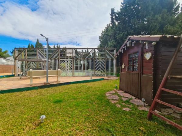 Casa independiente en avenida Colegio Miguel Cervantes