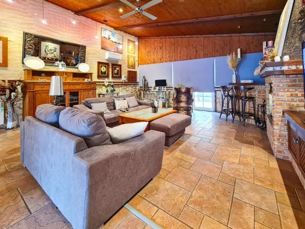 Casa independiente en avenida Colegio Miguel Cervantes