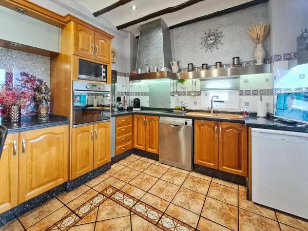 Casa independiente en avenida Colegio Miguel Cervantes