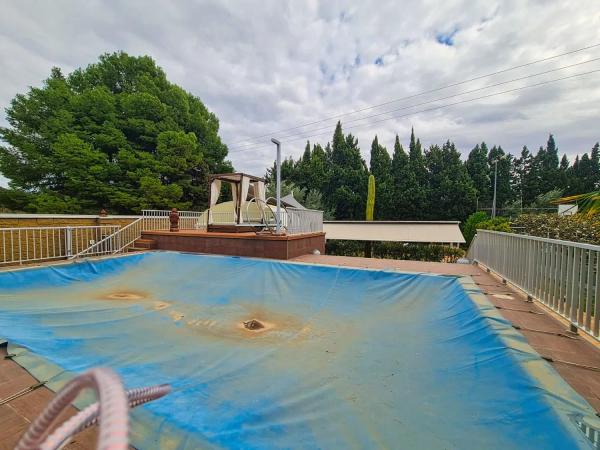 Casa independiente en avenida Colegio Miguel Cervantes