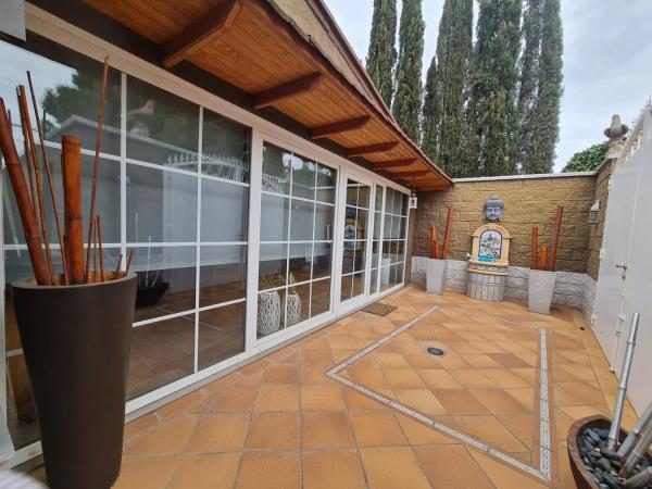 Casa independiente en avenida Colegio Miguel Cervantes