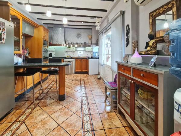 Casa independiente en avenida Colegio Miguel Cervantes