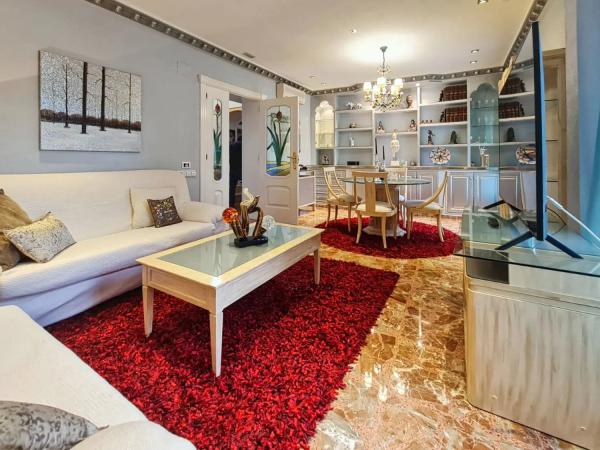 Casa independiente en avenida Colegio Miguel Cervantes