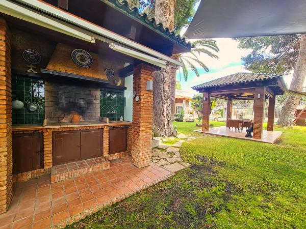 Casa independiente en avenida Colegio Miguel Cervantes