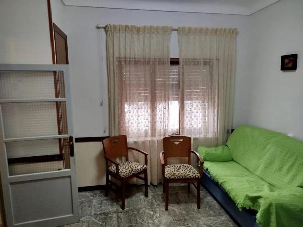 Casa independiente en avenida Verge de la Pau, 7