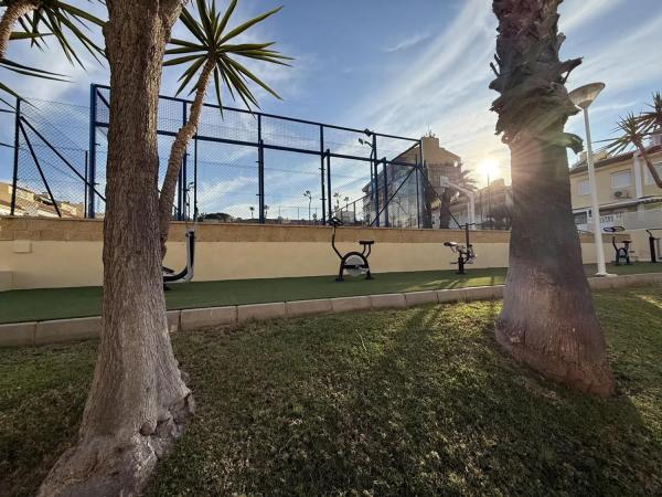 Casa independiente en avenida Corinto