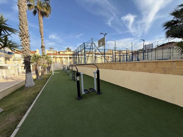 Casa independiente en avenida Corinto