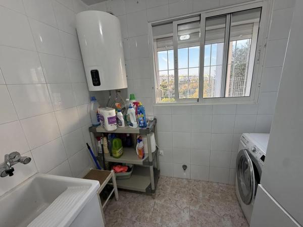 Casa independiente en avenida Corinto