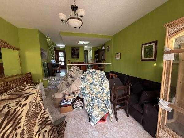 Casa independiente en avenida Corinto