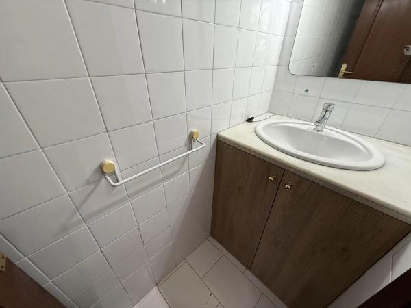 Casa independiente en avenida Corinto