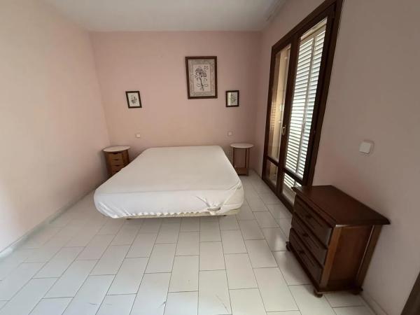 Casa independiente en avenida Corinto