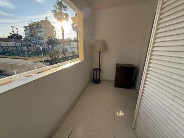 Casa independiente en avenida Corinto