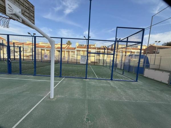 Casa independiente en avenida Corinto